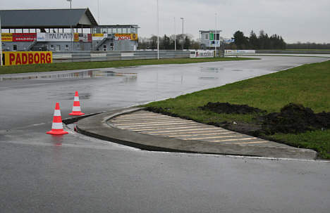 Nye curbs.